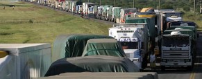 Cerca de 90.000 camiones transportan granos mientras cae el uso del ferrocarril